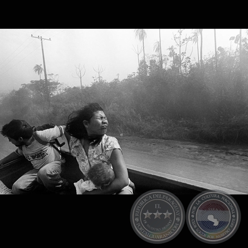 INDÍGENAS DEL PARAGUAY - Fotografía en blanco y negro de Juan Britos